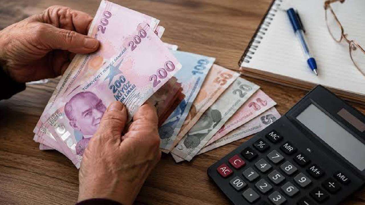 Milyonlara nefes aldıracaktı: Emekliye asgari ücret kadar aylık ve ikramiye teklifine Meclis’te engel, anında reddedildi! 4